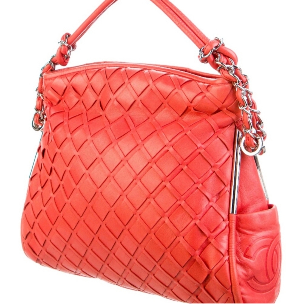 Chanel Red Sombrero EUC Handbag - Picture 2 of 4